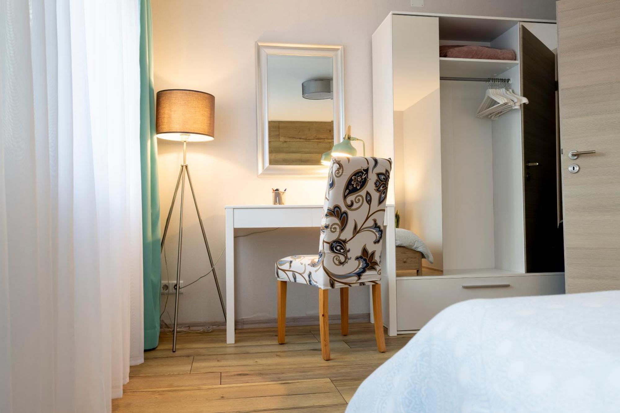 Design Apartment- 24H Self-Check-In - Bis 4 Pers - Parkplatz - Wifi - Balkon -Terrasse - In Direkter Weihernaehe - Radwege Schiffweiler 외부 사진