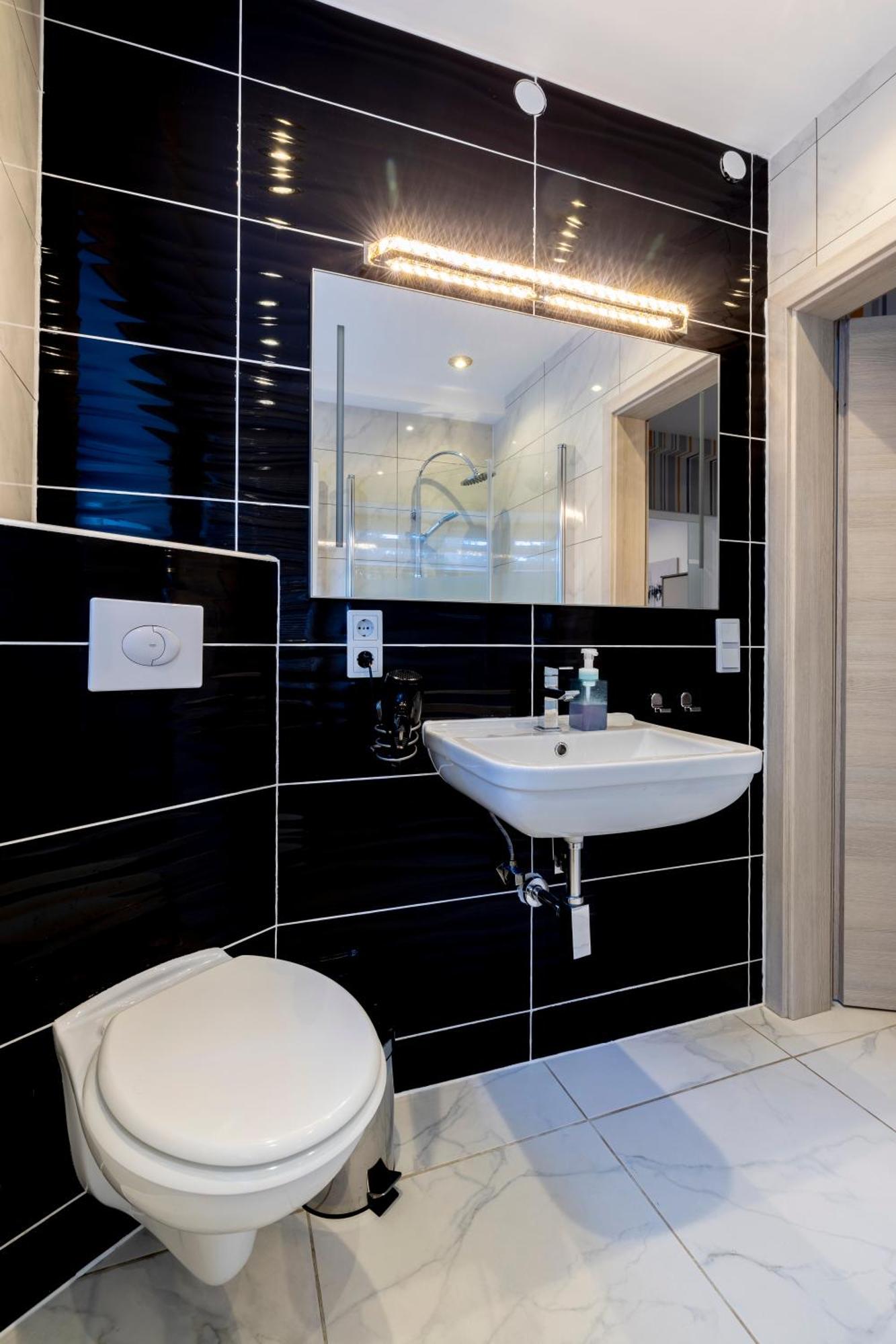 Design Apartment- 24H Self-Check-In - Bis 4 Pers - Parkplatz - Wifi - Balkon -Terrasse - In Direkter Weihernaehe - Radwege Schiffweiler 외부 사진