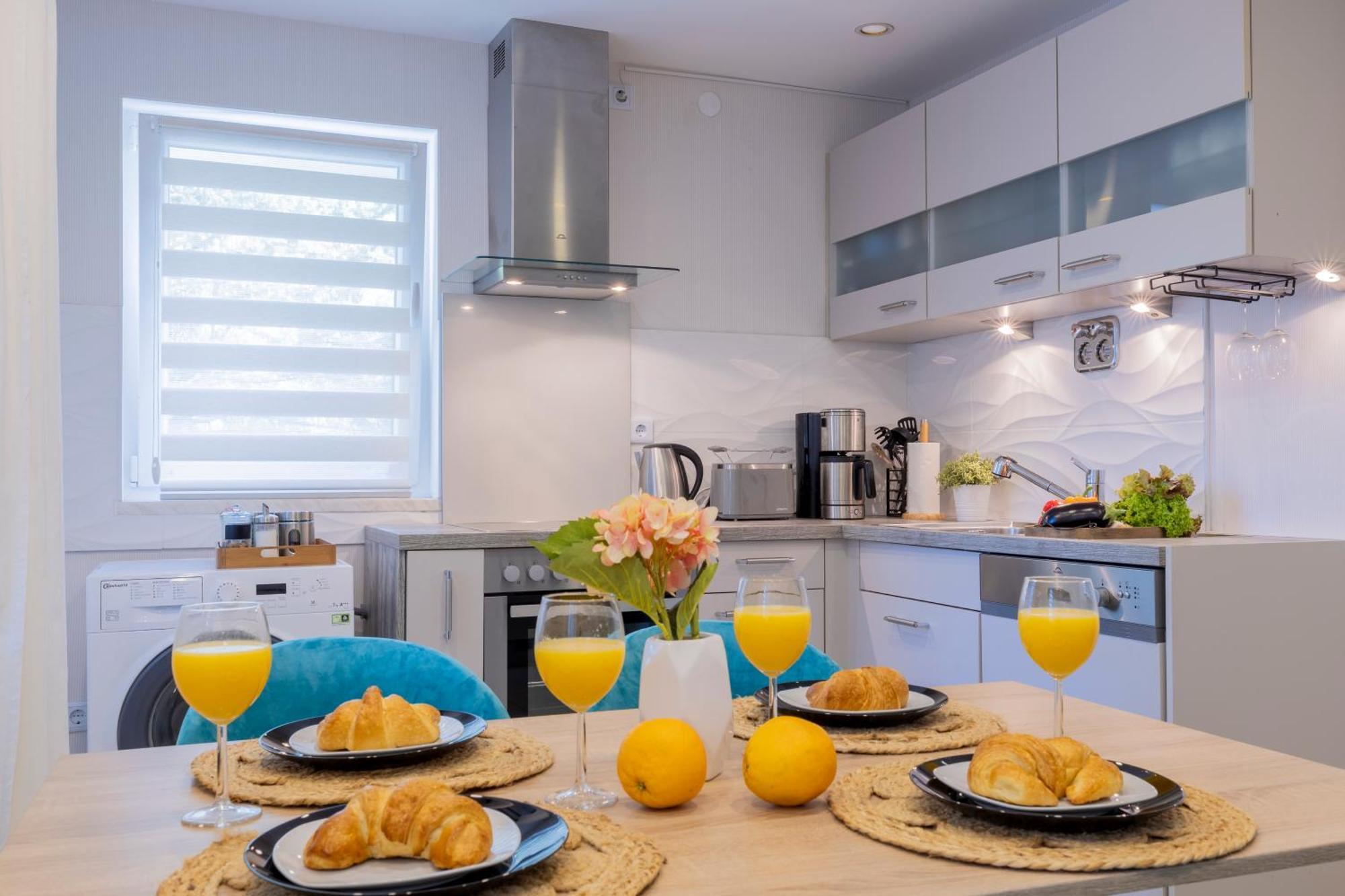 Design Apartment- 24H Self-Check-In - Bis 4 Pers - Parkplatz - Wifi - Balkon -Terrasse - In Direkter Weihernaehe - Radwege Schiffweiler 외부 사진
