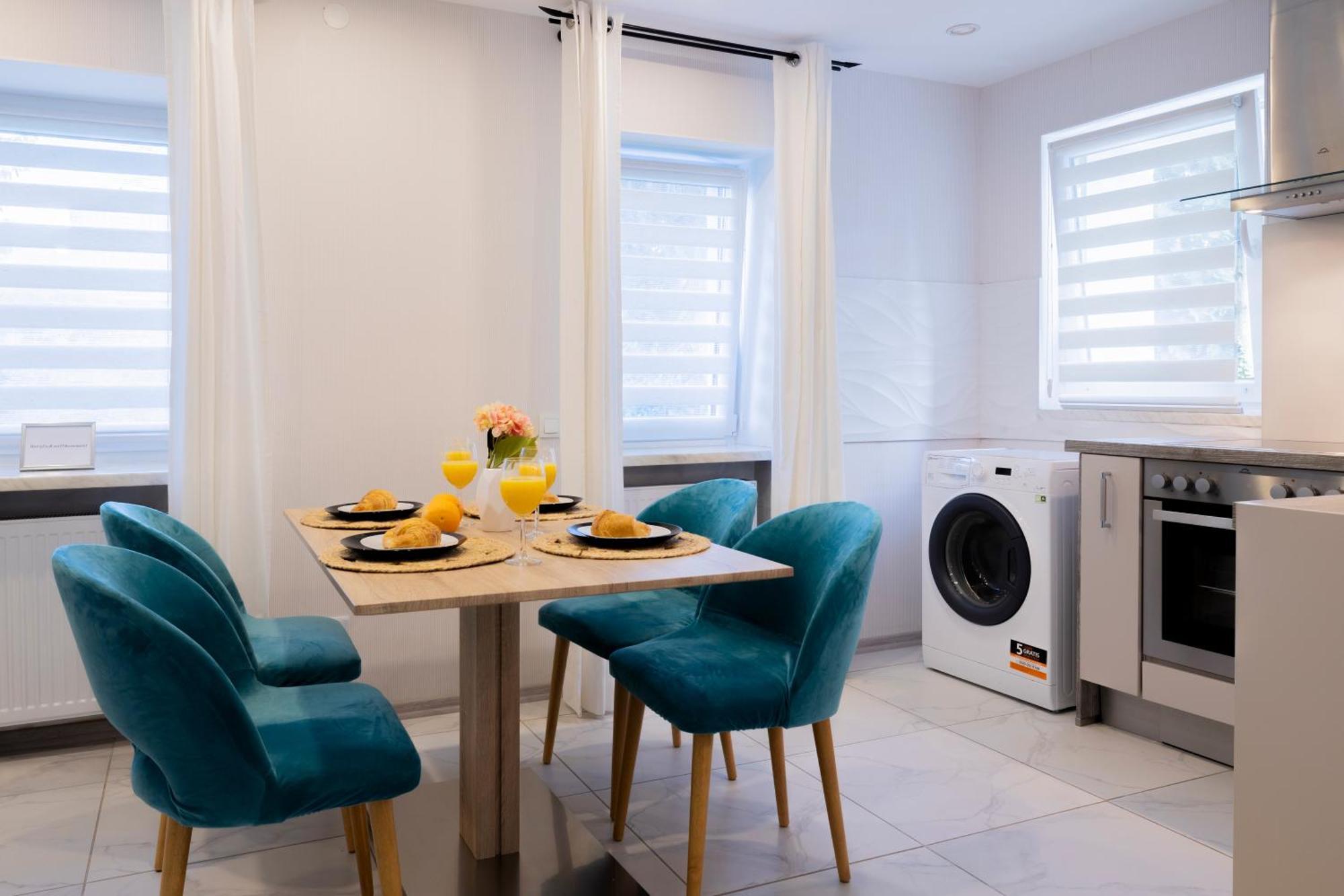 Design Apartment- 24H Self-Check-In - Bis 4 Pers - Parkplatz - Wifi - Balkon -Terrasse - In Direkter Weihernaehe - Radwege Schiffweiler 외부 사진